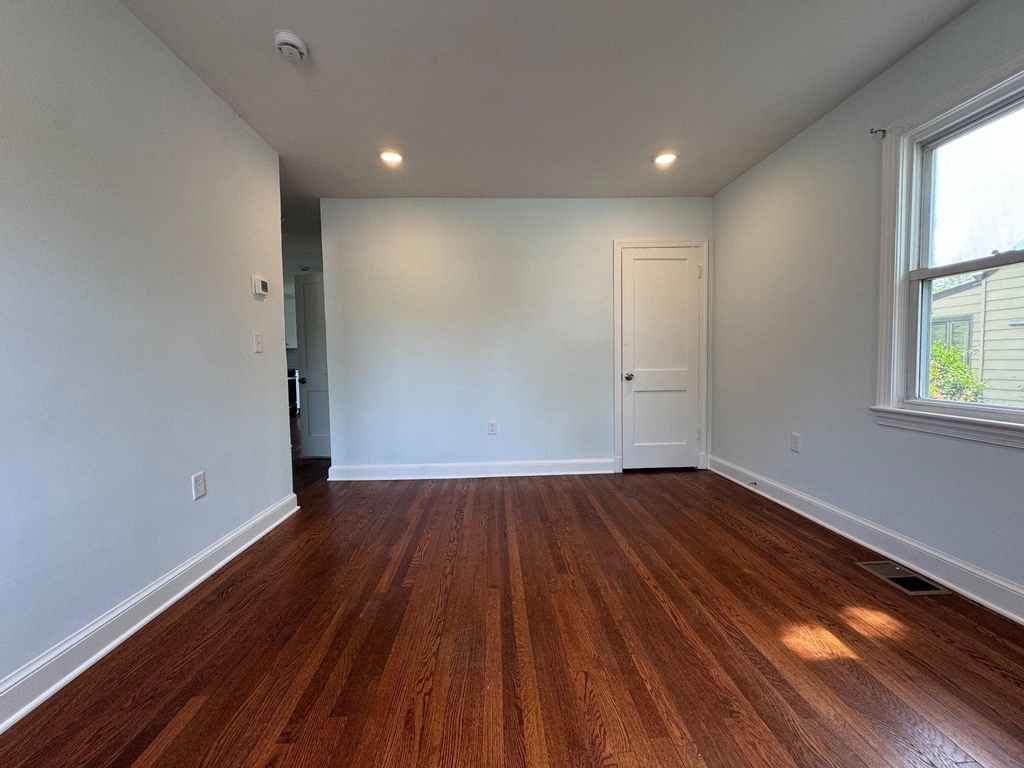 9405 Rhode Island Avenue - Photo 3