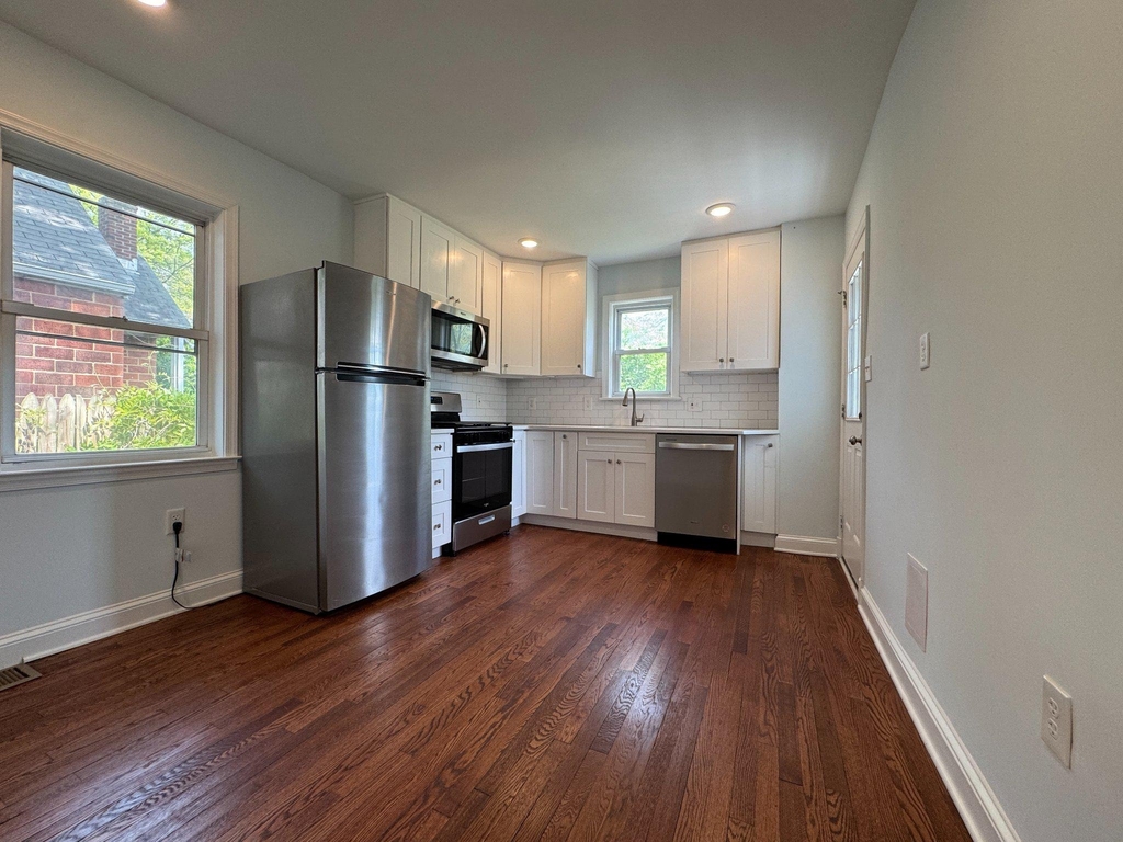 9405 Rhode Island Avenue - Photo 12