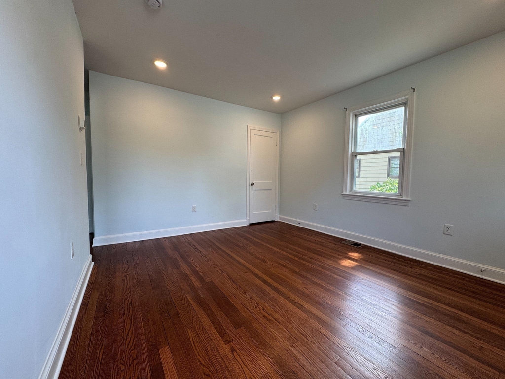 9405 Rhode Island Avenue - Photo 2