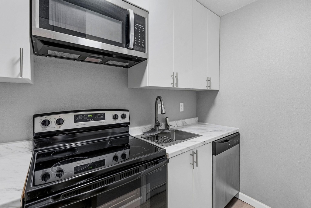2910 Medical Arts St - Photo 12