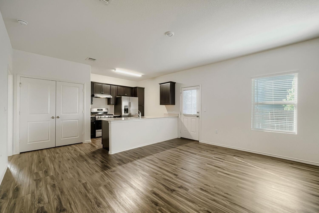 7001 Tonka Ln - Photo 8