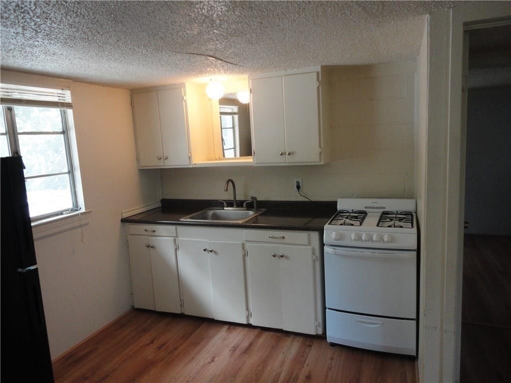 3205 Grooms St - Photo 4