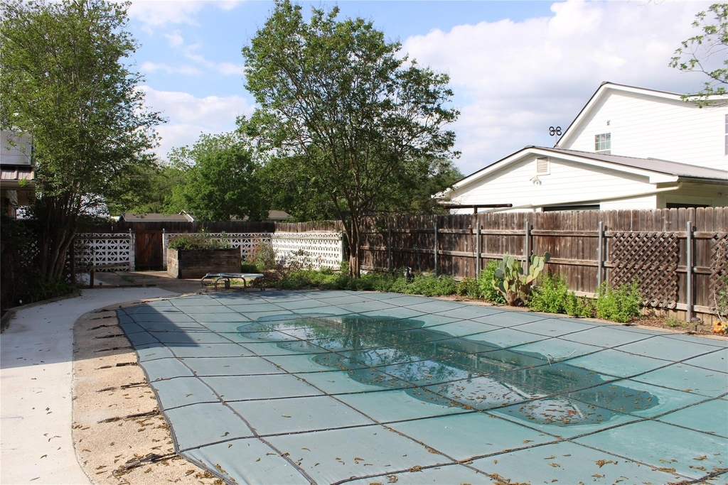 1010 W Live Oak St - Photo 1