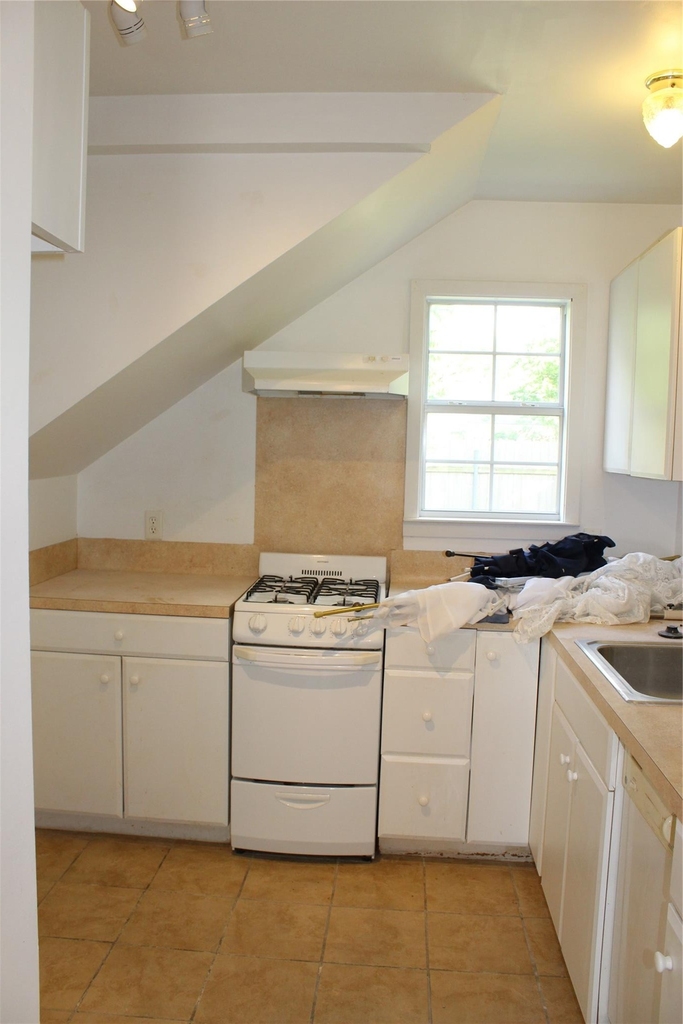 1010 W Live Oak St - Photo 3
