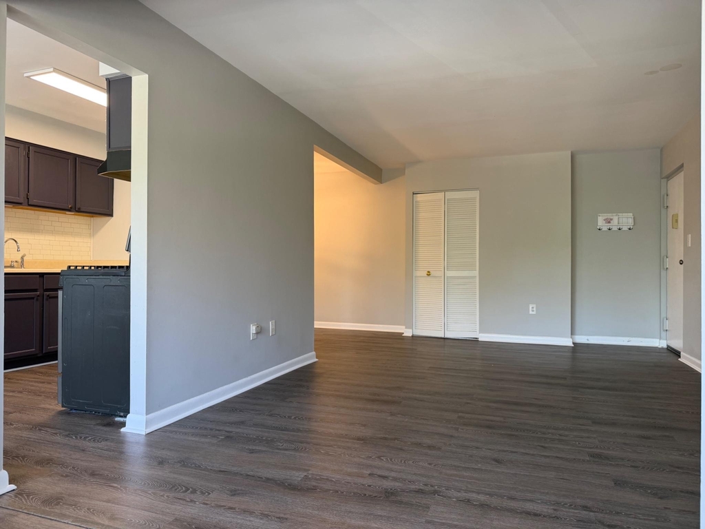 140 Royal Oak Drive - Photo 3