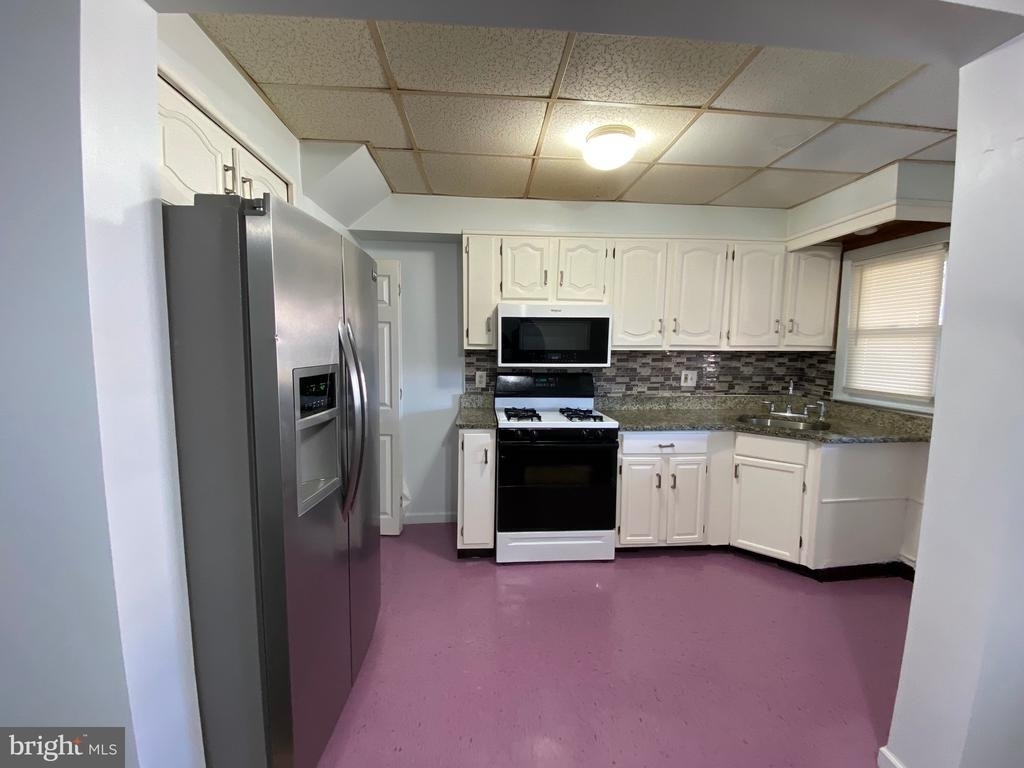 2167 Graythorn Road - Photo 1