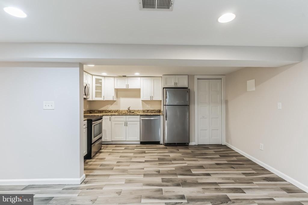 1213 Staples Street Ne - Photo 5