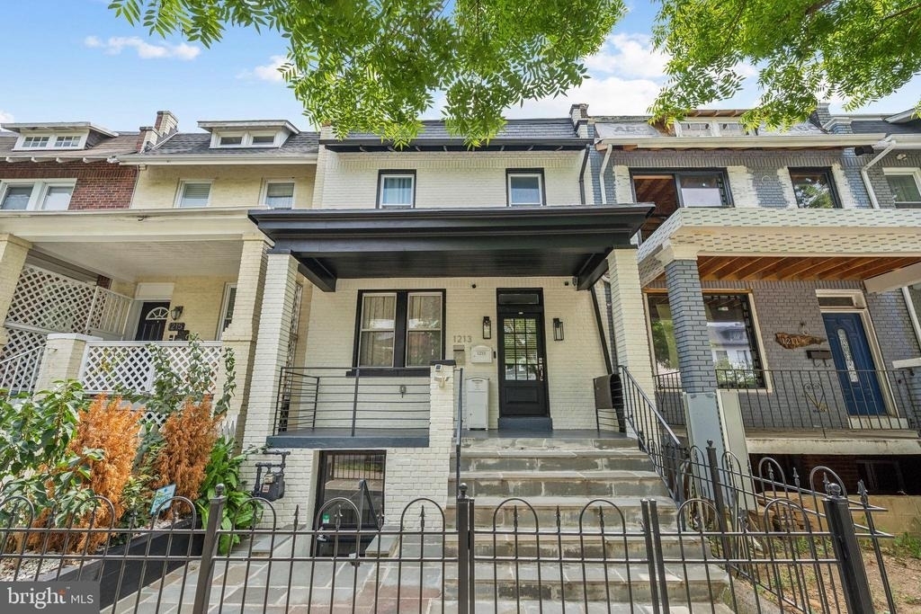 1213 Staples Street Ne - Photo 0
