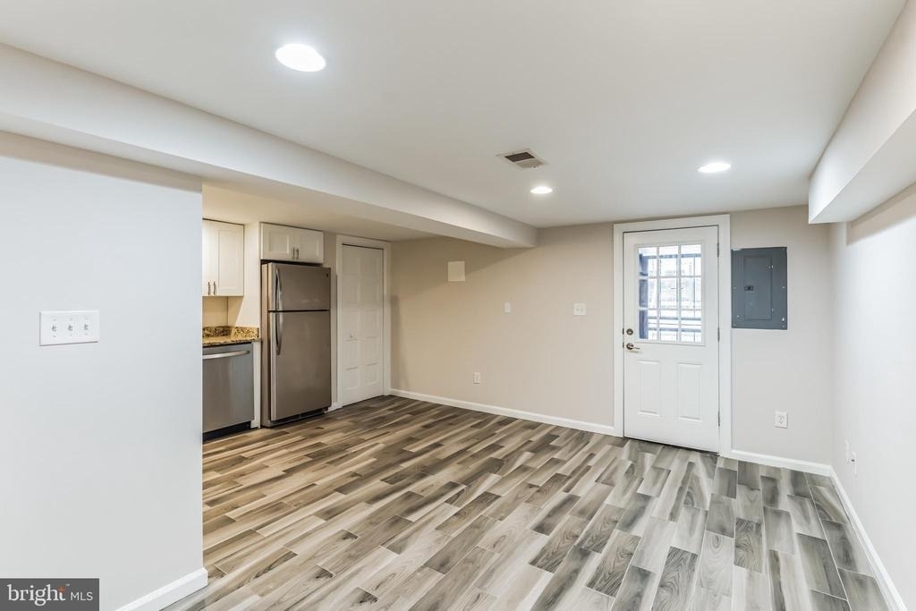 1213 Staples Street Ne - Photo 2
