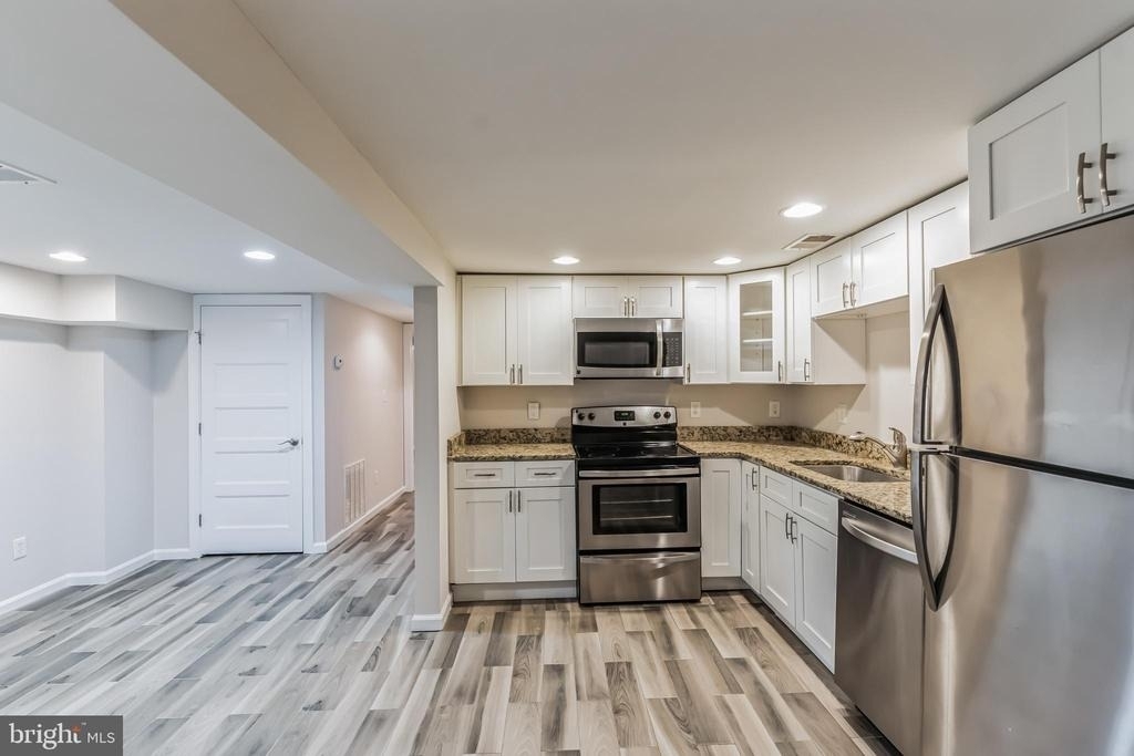 1213 Staples Street Ne - Photo 3