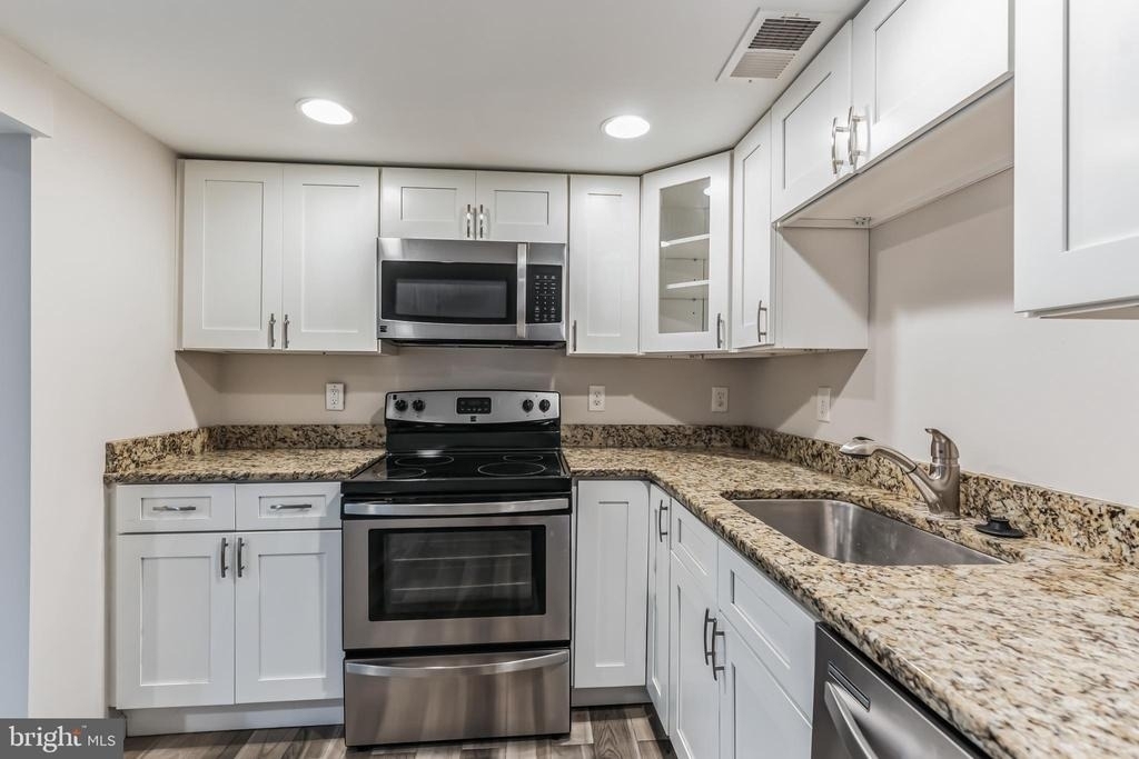 1213 Staples Street Ne - Photo 6