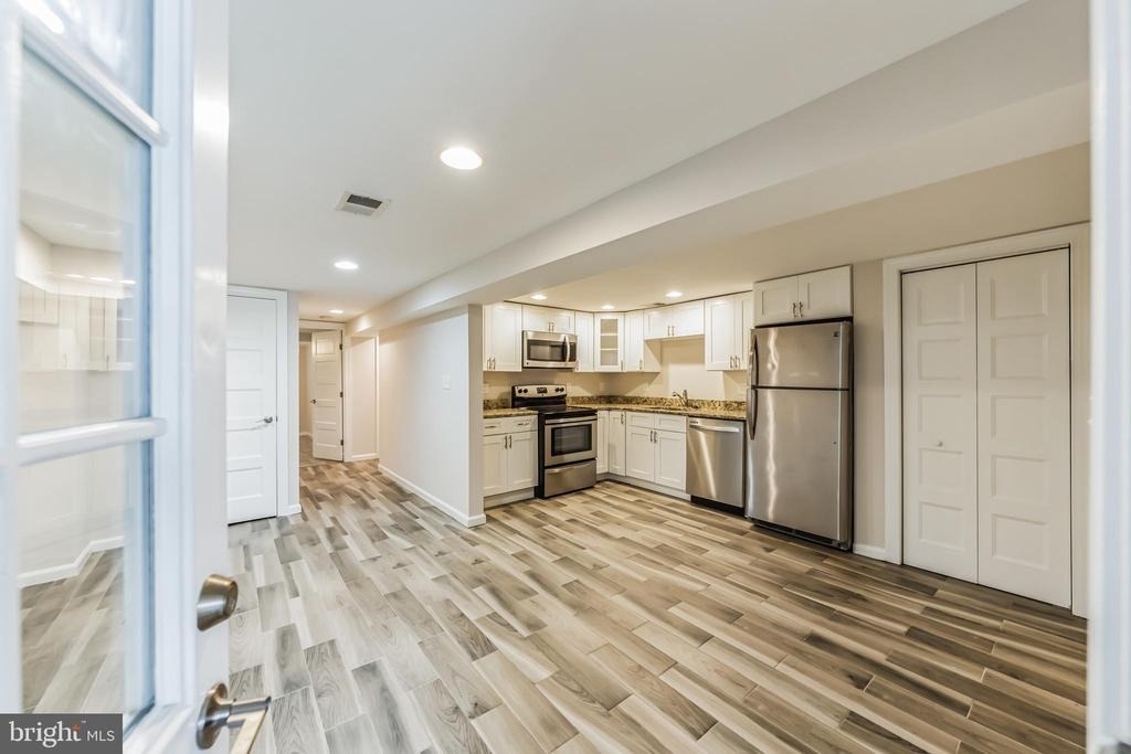 1213 Staples Street Ne - Photo 4