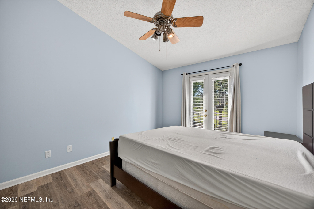 13727 Richmond Park Drive N - Photo 15