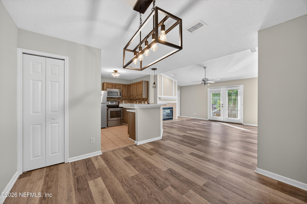 13727 Richmond Park Drive N - Photo 6