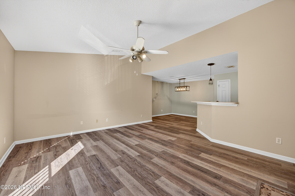 13727 Richmond Park Drive N - Photo 2