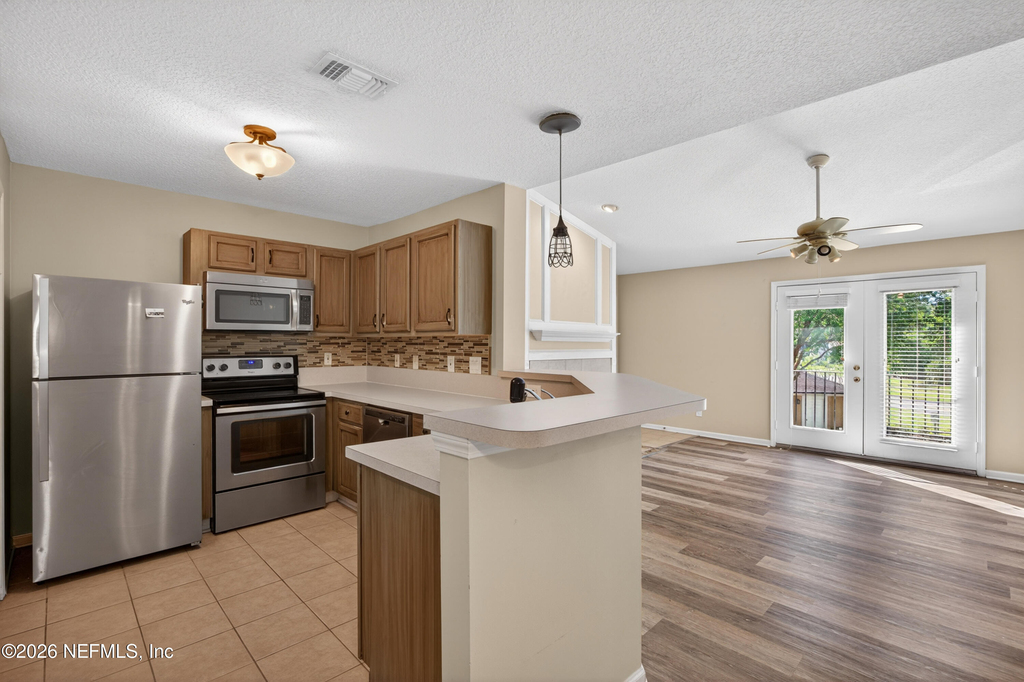 13727 Richmond Park Drive N - Photo 8