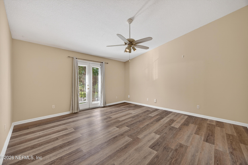 13727 Richmond Park Drive N - Photo 10