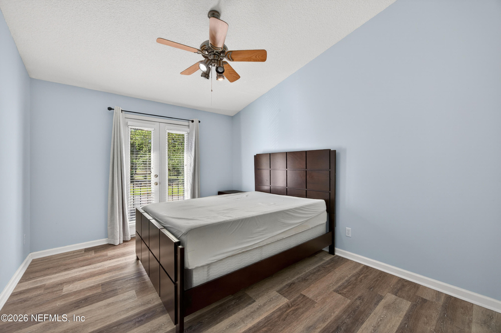 13727 Richmond Park Drive N - Photo 14