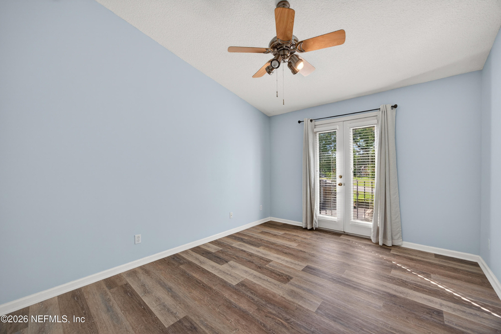 13727 Richmond Park Drive N - Photo 19