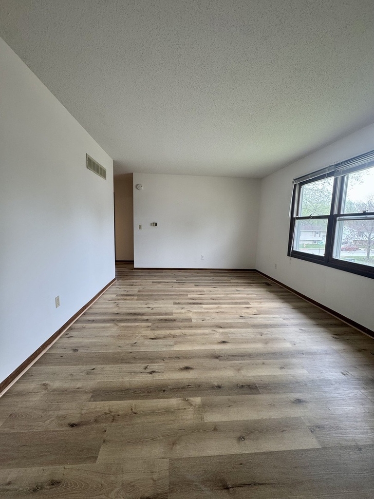 5556 N Thornwood Avenue - Photo 1