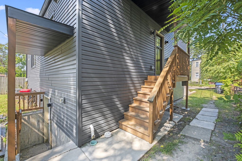 2307 Lake Street - Photo 2