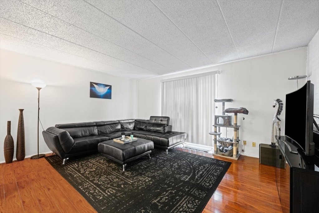3223 W Parkway Drive - Photo 8