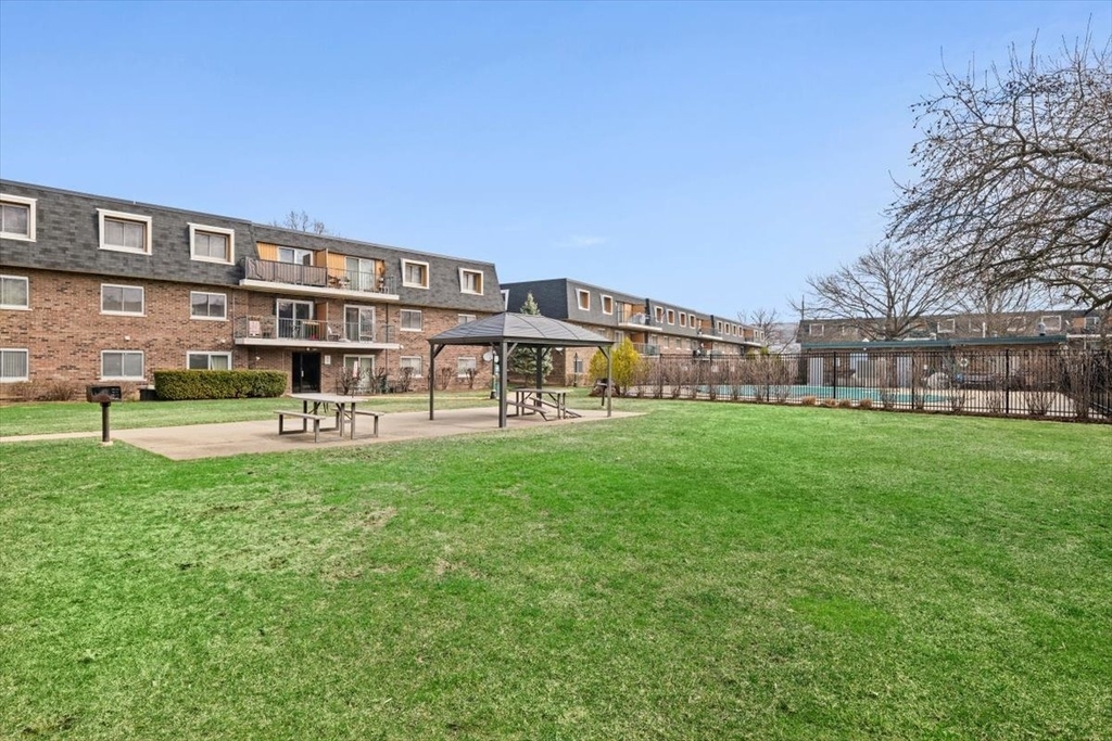 3223 W Parkway Drive - Photo 2