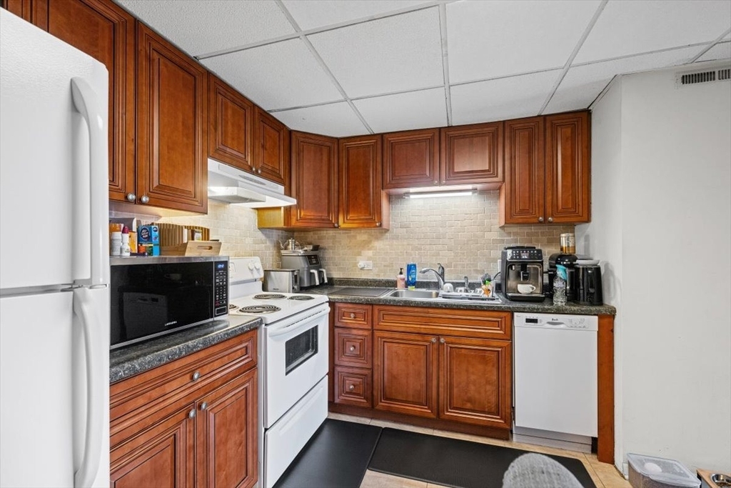 3223 W Parkway Drive - Photo 5