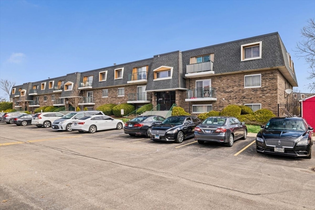 3223 W Parkway Drive - Photo 1