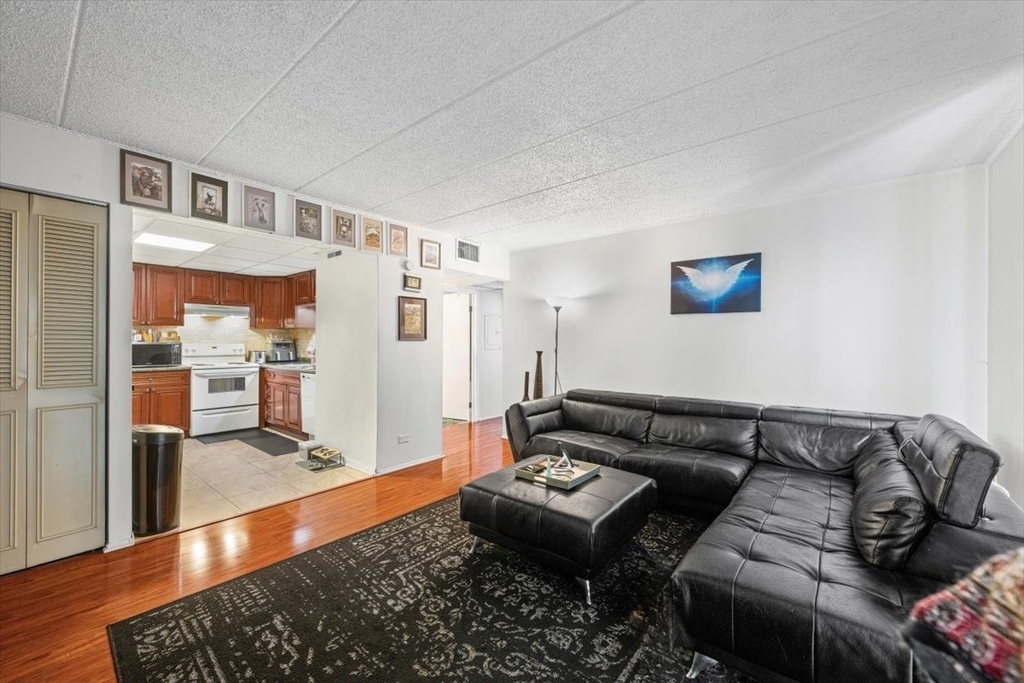 3223 W Parkway Drive - Photo 10