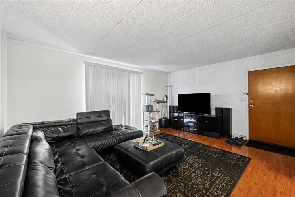 3223 W Parkway Drive - Photo 9