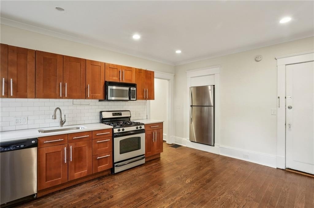 385 10th Street Ne - Photo 8