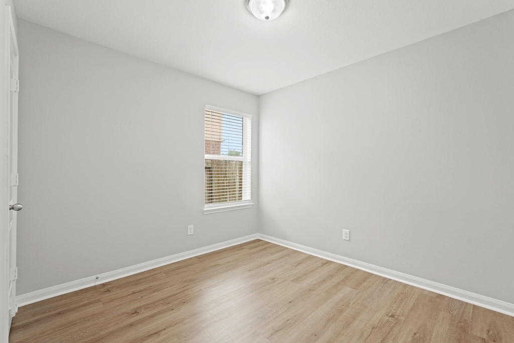 7126 Montclair Peak Lane - Photo 4