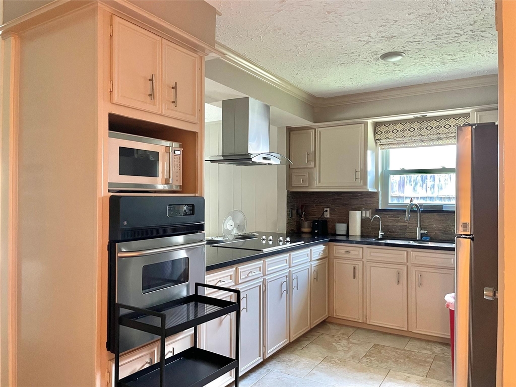 3023 Sam Houston Drive - Photo 12