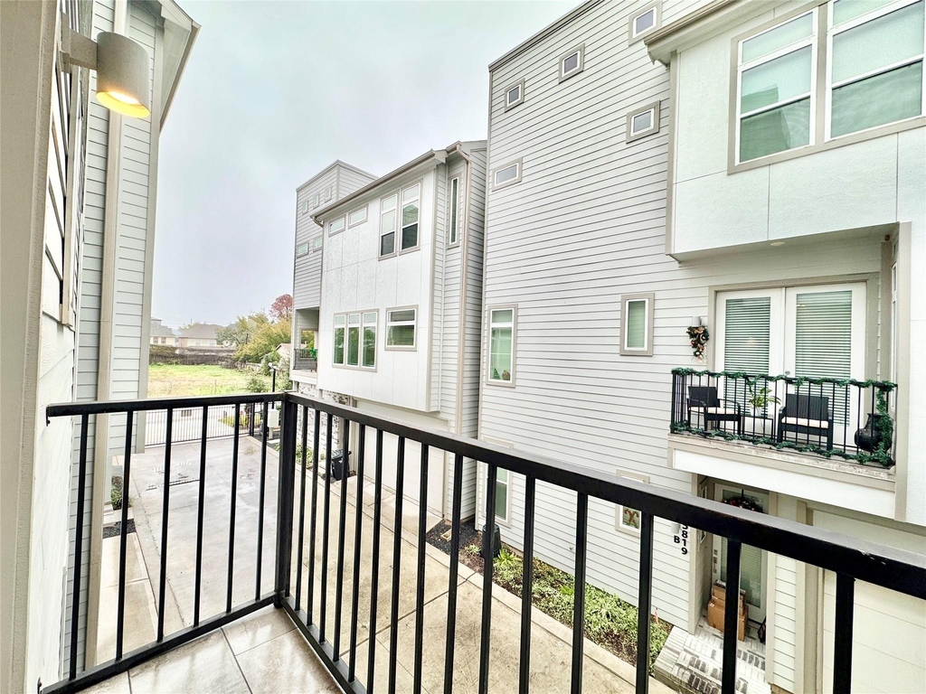 5815 Fairdale Lane - Photo 9