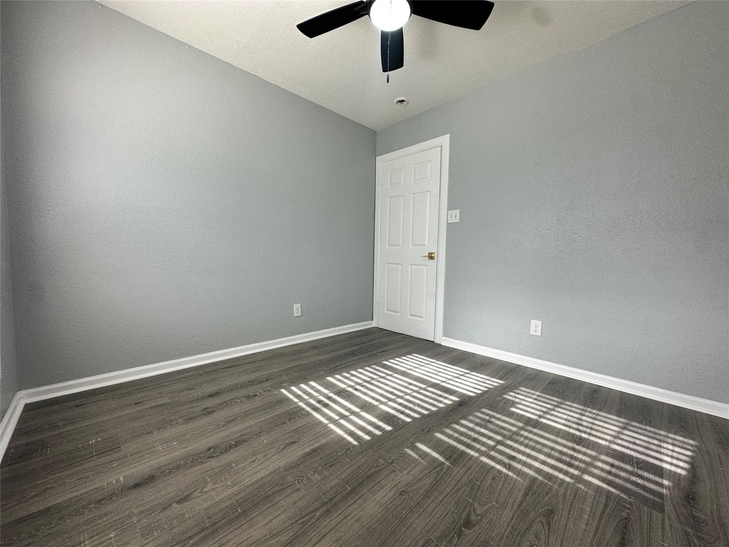 502 Avenue F - Photo 5