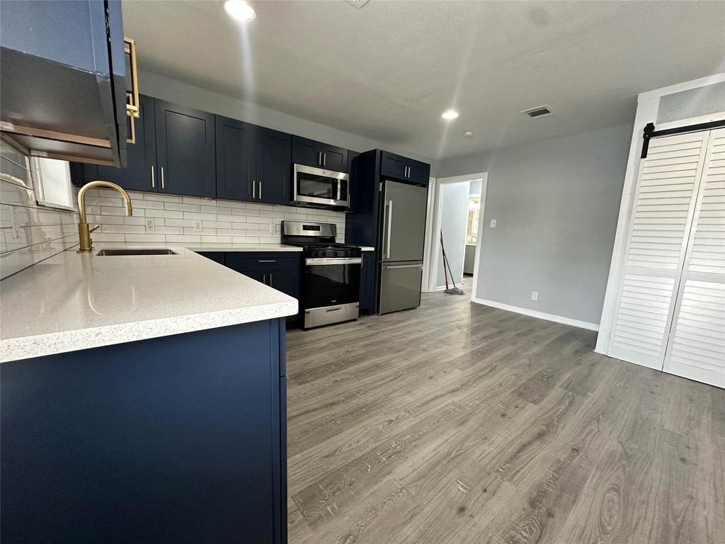 502 Avenue F - Photo 14