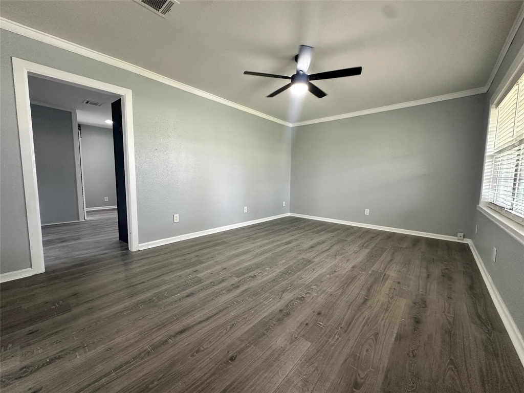 502 Avenue F - Photo 2