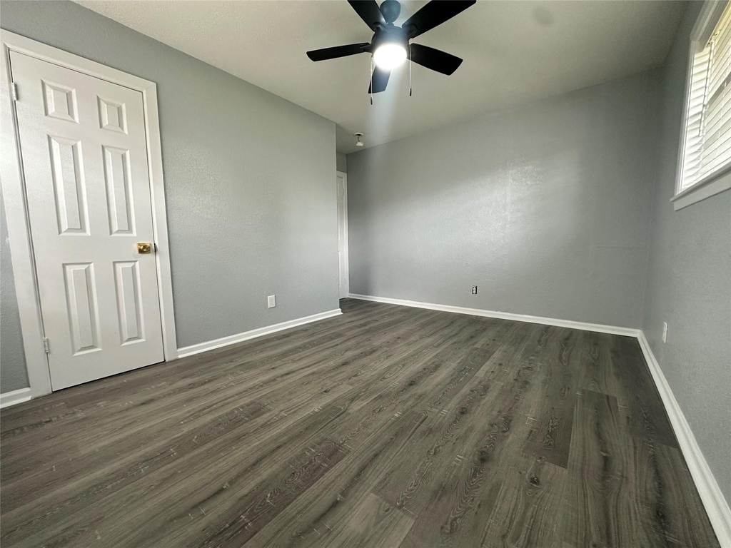 502 Avenue F - Photo 6