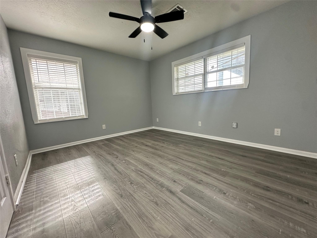 502 Avenue F - Photo 8