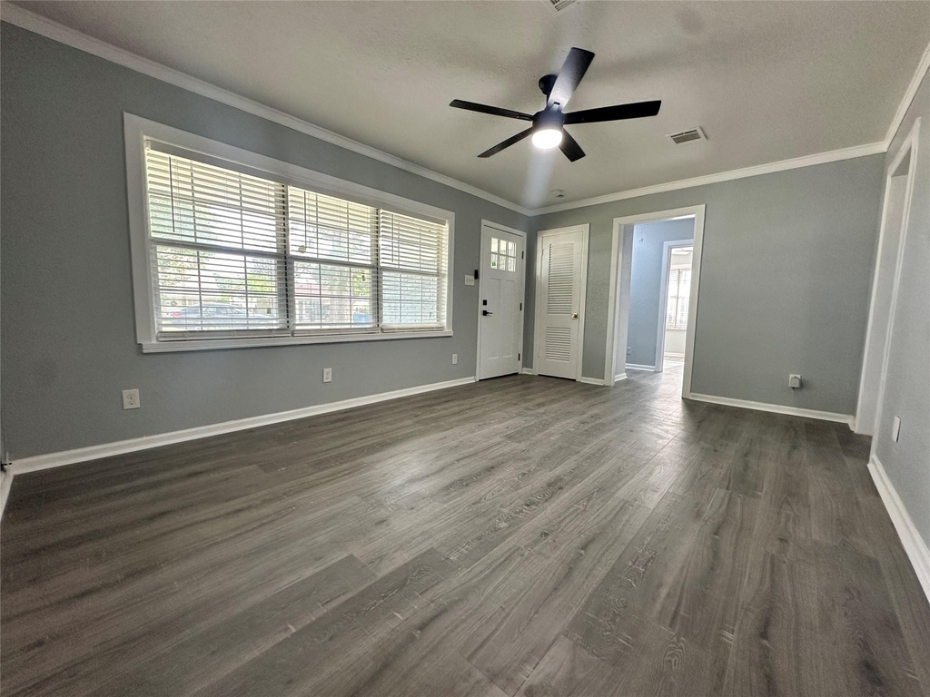 502 Avenue F - Photo 3