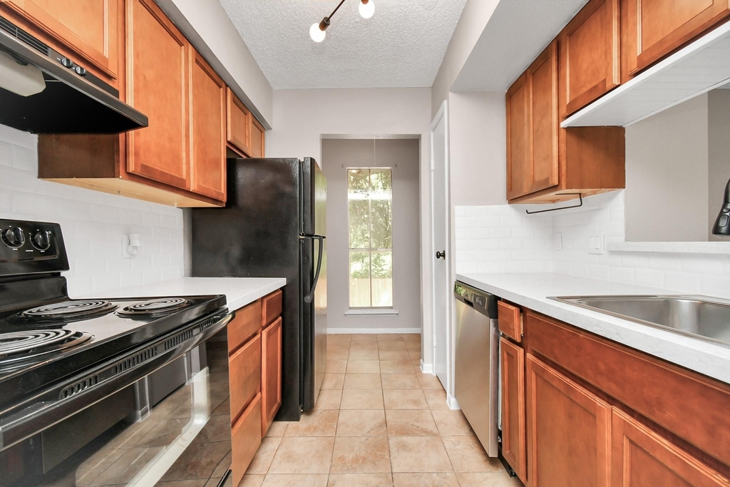 1505 Ward Road - Photo 5