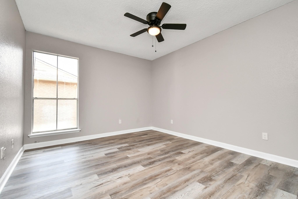 1505 Ward Road - Photo 8