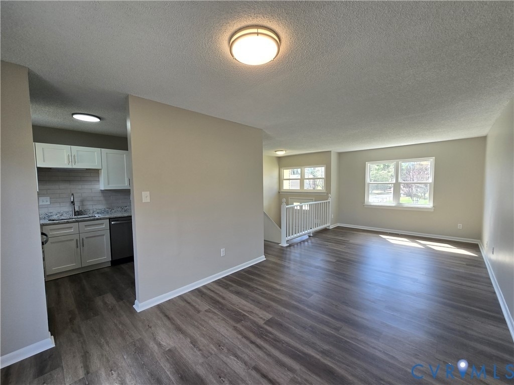 10200 Stroud Lane - Photo 4