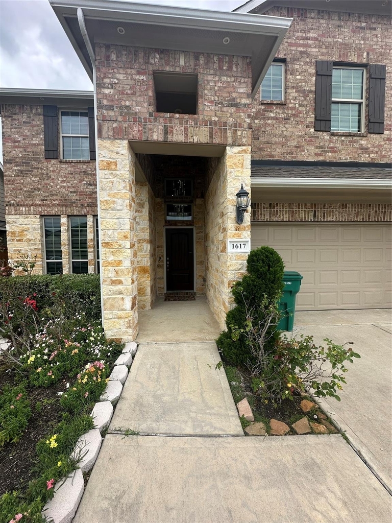1617 Darwin Cedar Drive - Photo 2