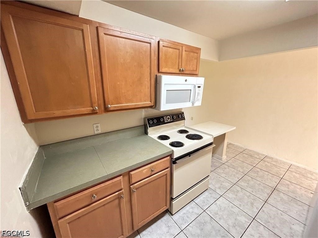 2828 Jackson Street - Photo 2