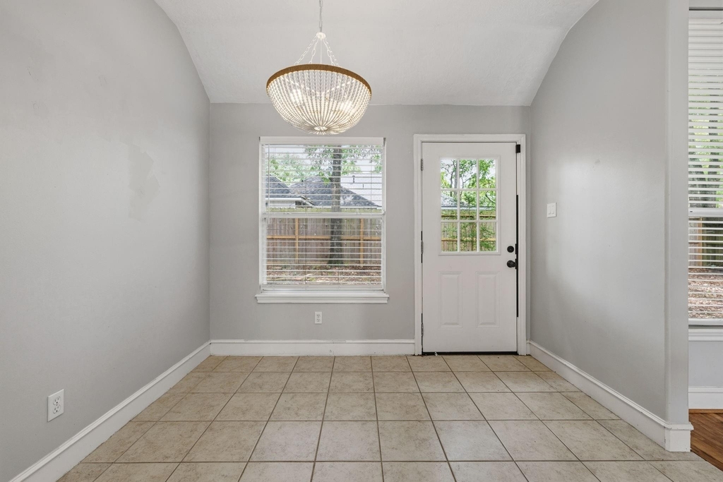 909 Katie Lane - Photo 11