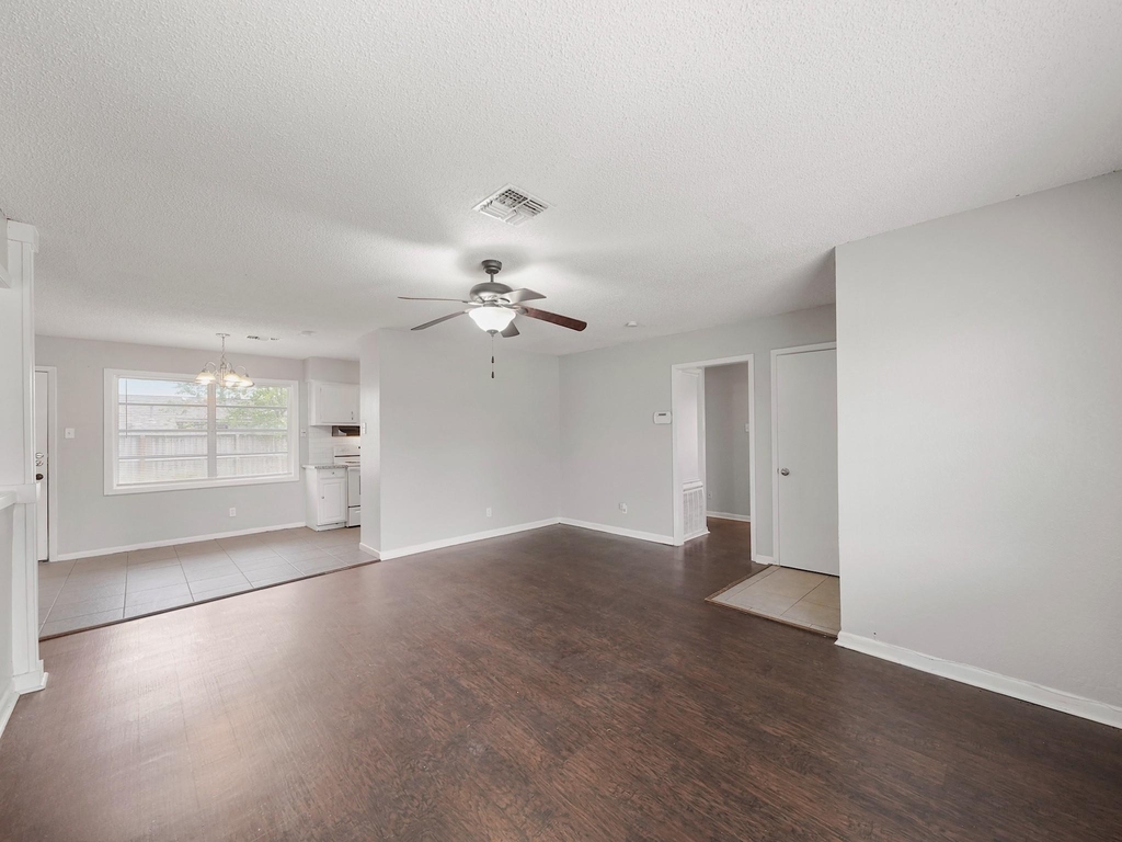 3006 14th Avenue N - Photo 4