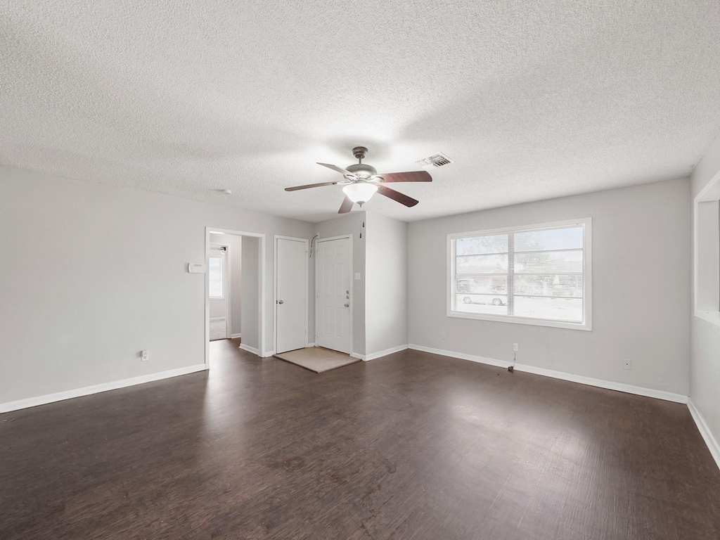 3006 14th Avenue N - Photo 2