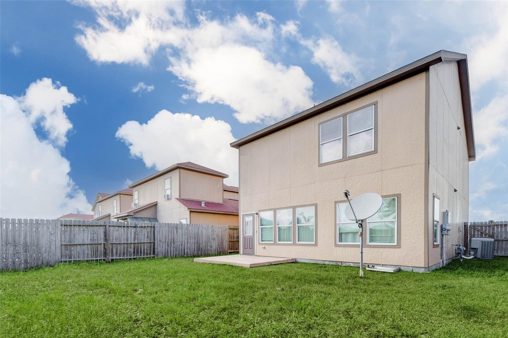 8605 Beviamo Street - Photo 8